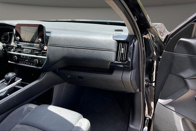 Nissan Pathfinder SV 2WD 2025