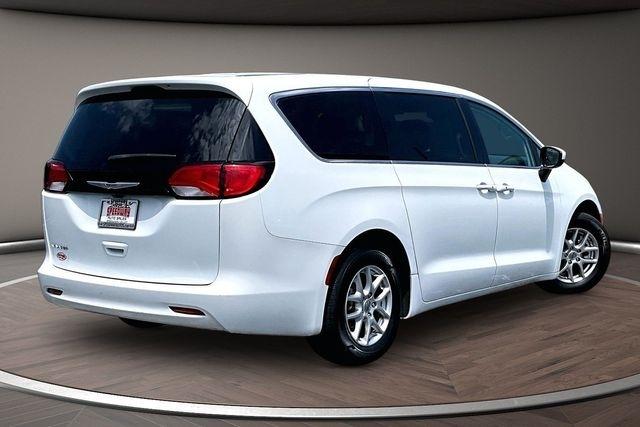 Chrysler Voyager LX FWD 2023