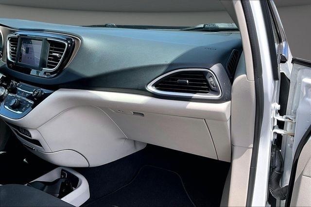 Chrysler Voyager LX FWD 2023