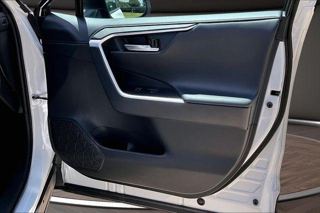 Toyota RAV4 Hybrid XSE AWD (Natl) 2023