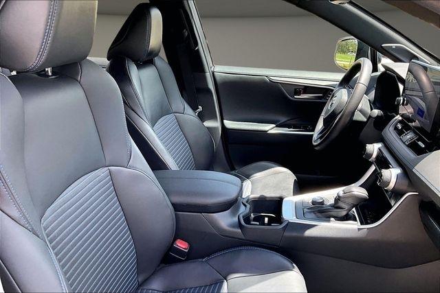 Toyota RAV4 Hybrid XSE AWD (Natl) 2023