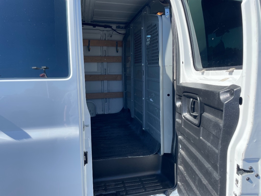 GMC Savana Cargo Van RWD 2500 135" 2014