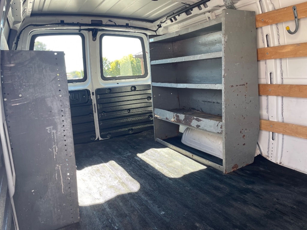 GMC Savana Cargo Van RWD 2500 135" 2014