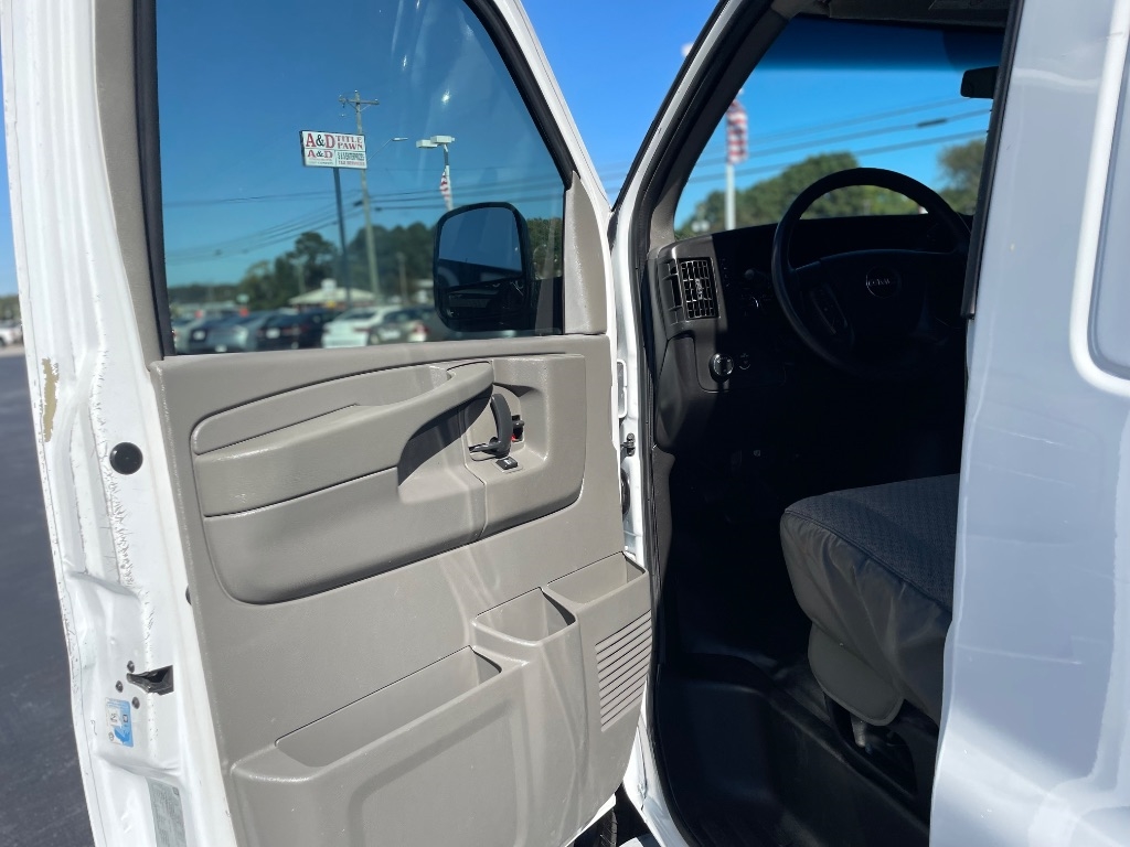 GMC Savana Cargo Van RWD 2500 135" 2014