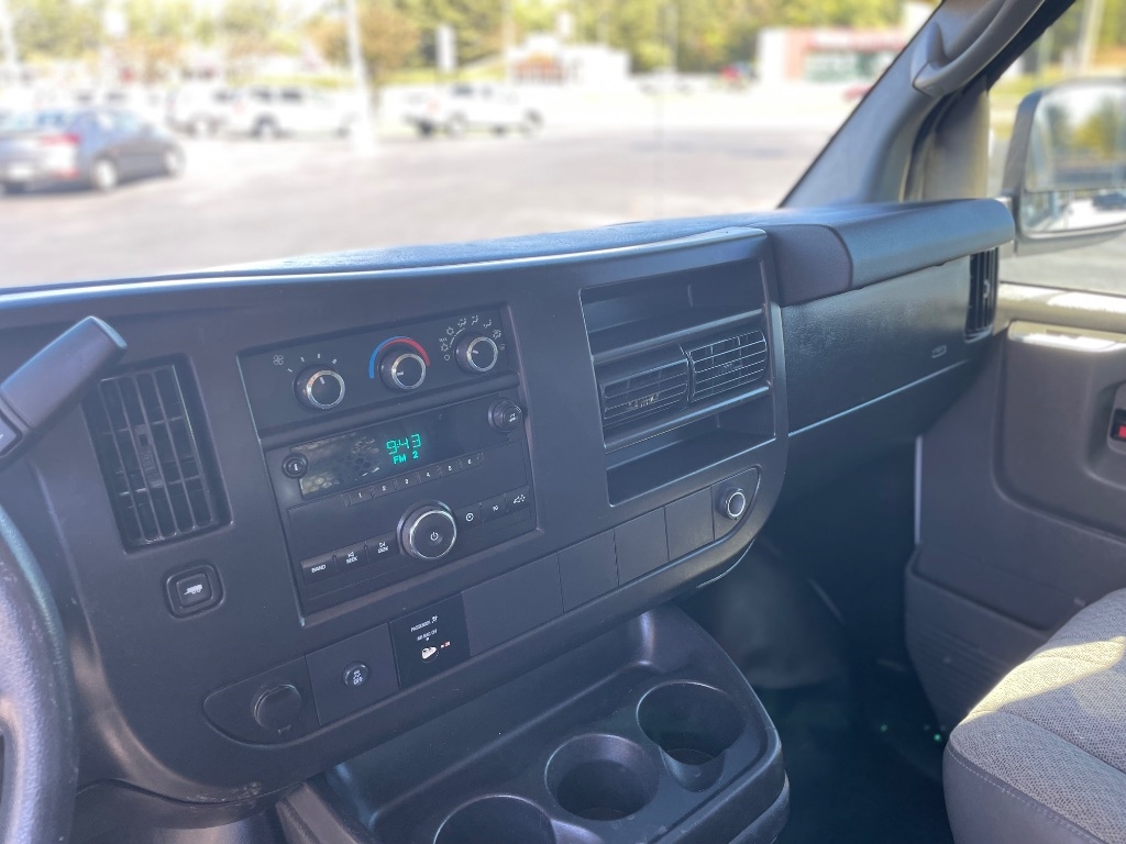 GMC Savana Cargo Van RWD 2500 135" 2014