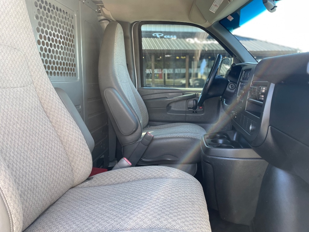 GMC Savana Cargo Van RWD 2500 135" 2014