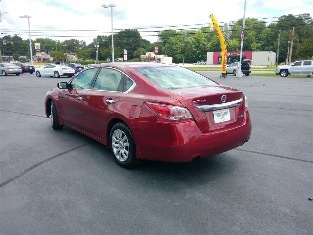 Nissan Altima 4dr Sdn I4 2.5 S 2013
