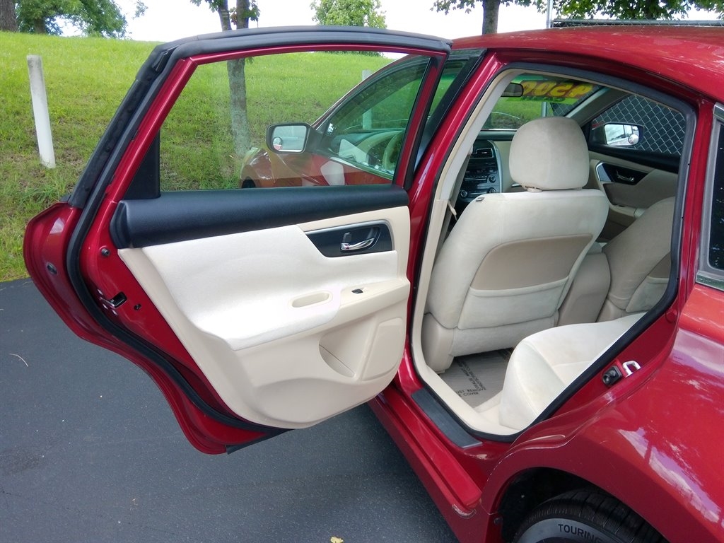 Nissan Altima 4dr Sdn I4 2.5 S 2013