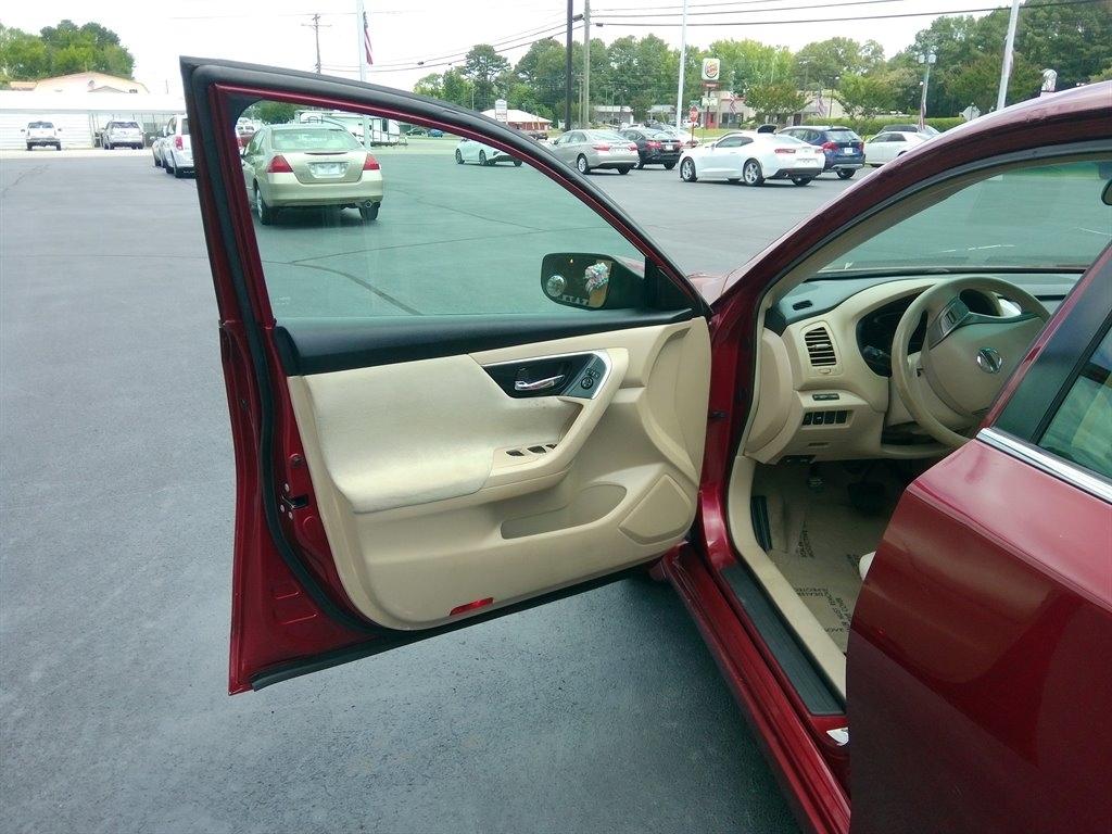 Nissan Altima 4dr Sdn I4 2.5 S 2013