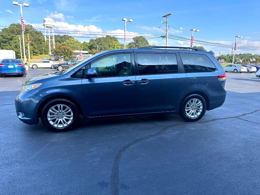 Toyota Sienna 5dr 7-Pass Van V6 XLE AAS FWD (Natl) 2013 Toyota Sienna 5dr 7-Pass Van V6 XLE AAS FWD (Natl) 2013