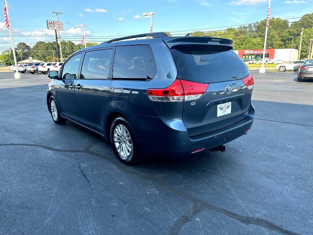 Toyota Sienna 5dr 7-Pass Van V6 XLE AAS FWD (Natl) 2013 Toyota Sienna 5dr 7-Pass Van V6 XLE AAS FWD (Natl) 2013