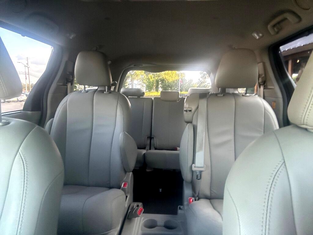 Toyota Sienna 5dr 7-Pass Van V6 XLE AAS FWD (Natl) 2013 Toyota Sienna 5dr 7-Pass Van V6 XLE AAS FWD (Natl) 2013