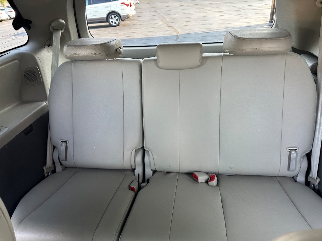 Toyota Sienna 5dr 7-Pass Van V6 XLE AAS FWD (Natl) 2013 Toyota Sienna 5dr 7-Pass Van V6 XLE AAS FWD (Natl) 2013