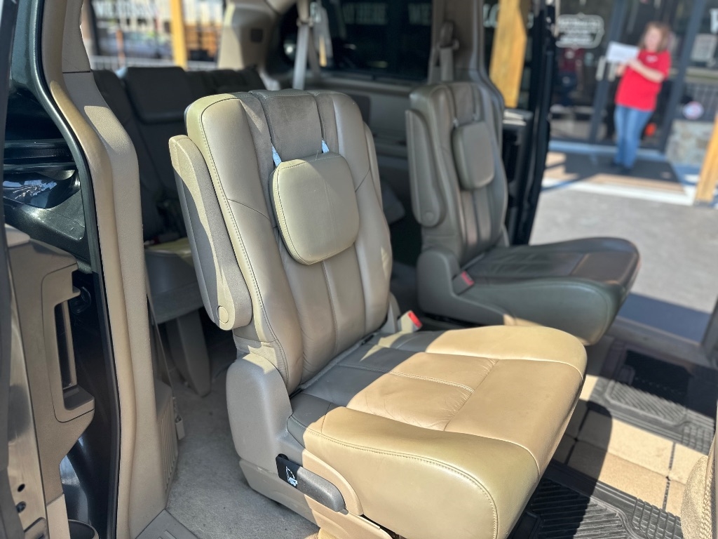 Chrysler Town & Country 4dr Wgn Limited 2011 Chrysler Town & Country 4dr Wgn Limited 2011