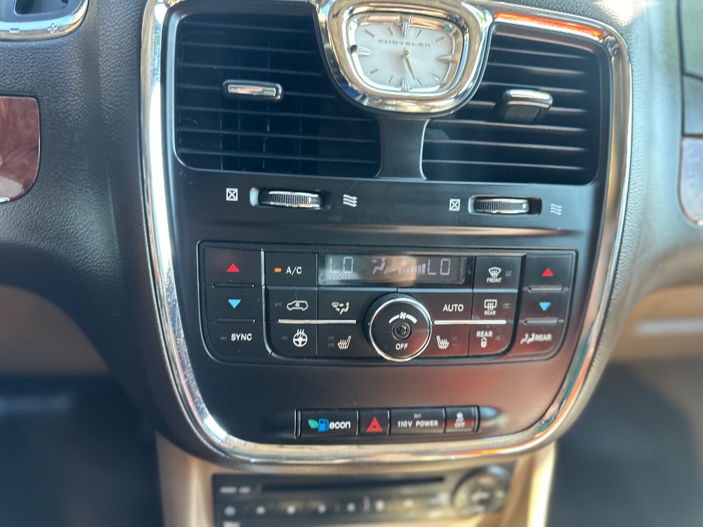 Chrysler Town & Country 4dr Wgn Limited 2011 Chrysler Town & Country 4dr Wgn Limited 2011