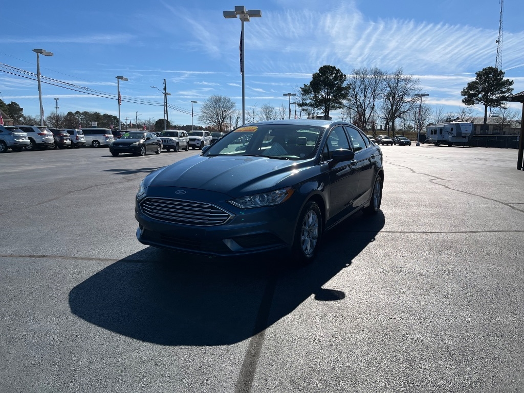 Ford Fusion S FWD 2018