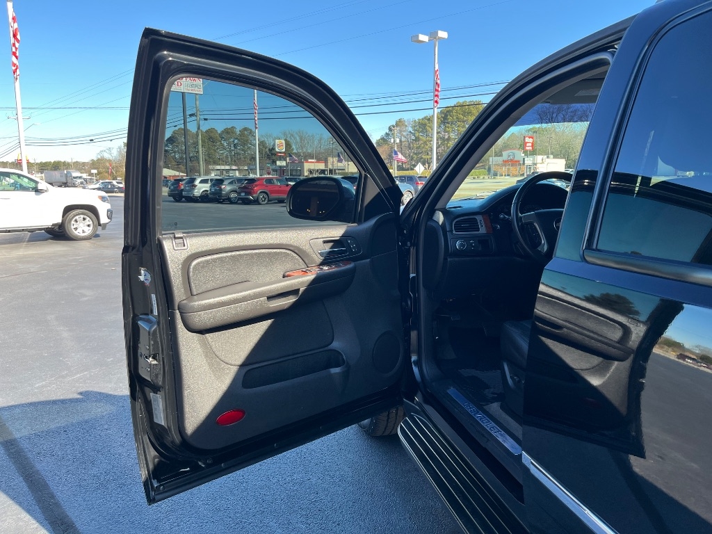 Chevrolet Suburban 2WD 4dr 1500 LTZ 2009