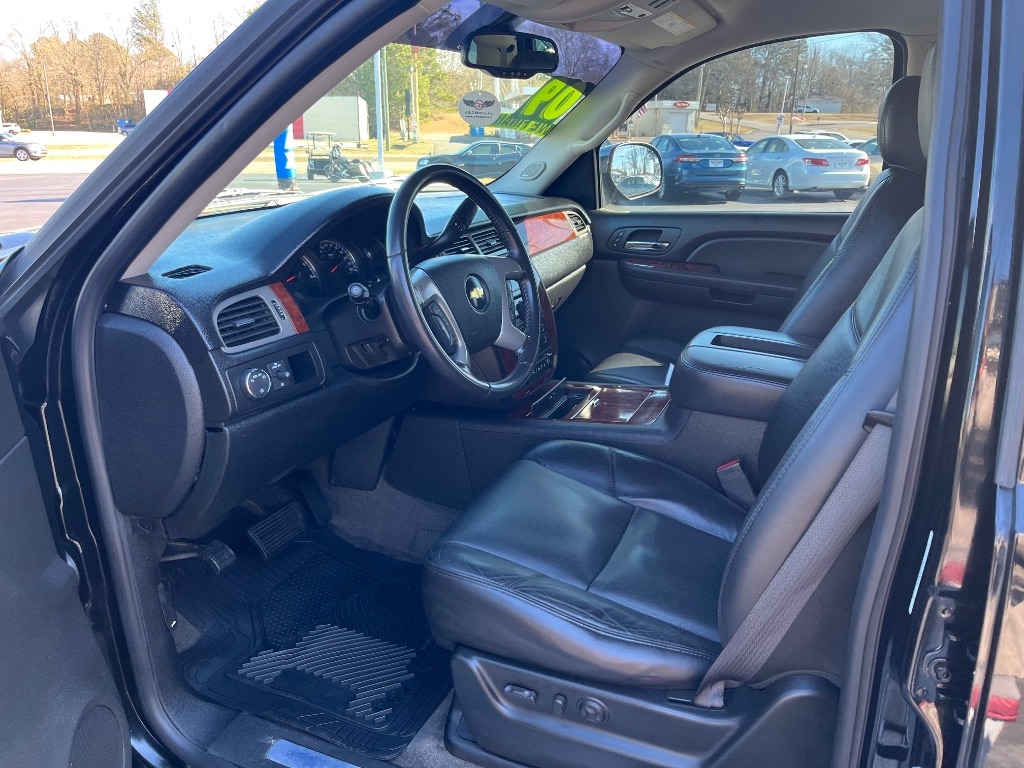 Chevrolet Suburban 2WD 4dr 1500 LTZ 2009