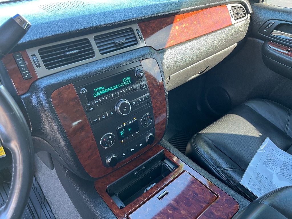 Chevrolet Suburban 2WD 4dr 1500 LTZ 2009