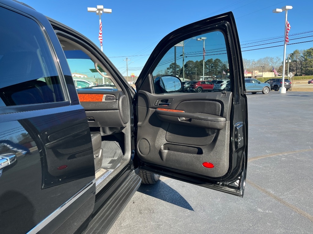 Chevrolet Suburban 2WD 4dr 1500 LTZ 2009