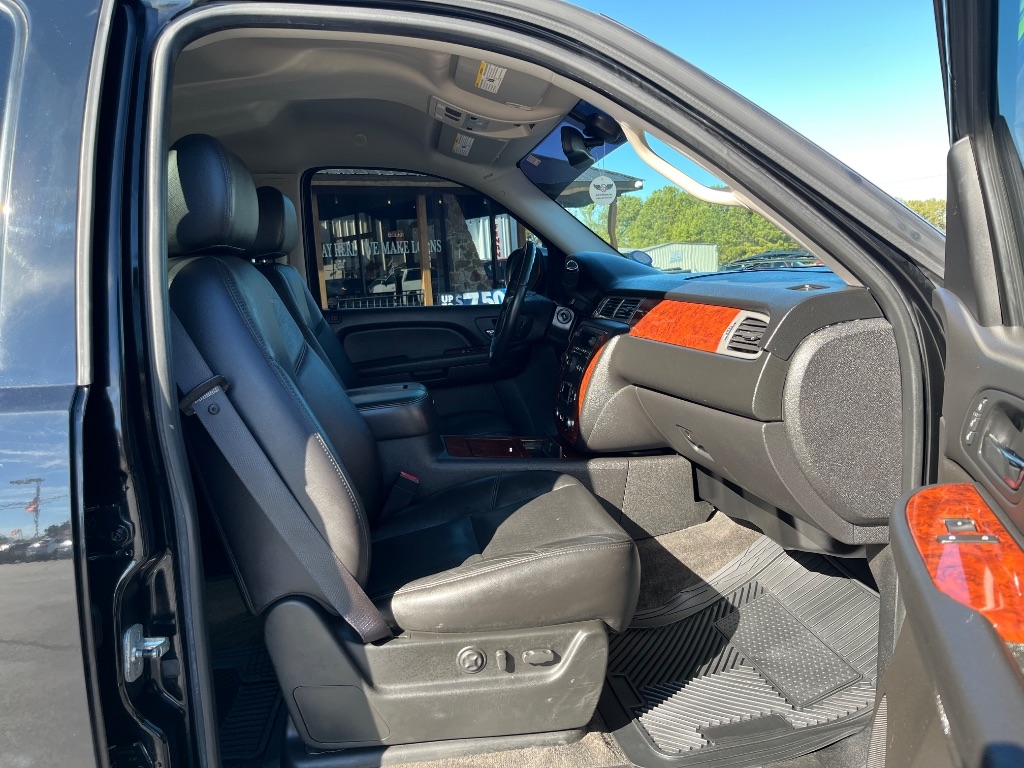 Chevrolet Suburban 2WD 4dr 1500 LTZ 2009