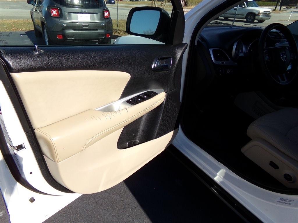 Dodge Journey FWD 4dr SXT 2012