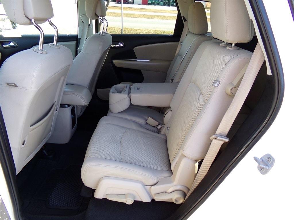 Dodge Journey FWD 4dr SXT 2012