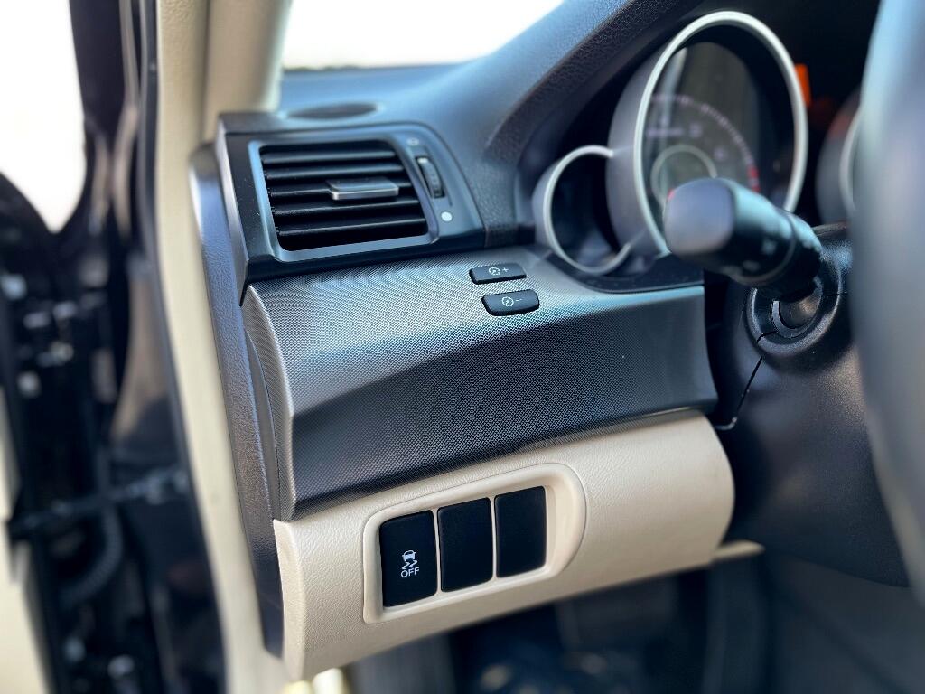 Acura TL 4dr Sdn Auto 2WD 2012