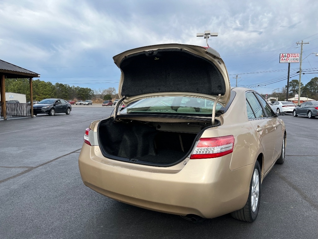 Toyota Camry 4dr Sdn I4 Man (Natl) 2010