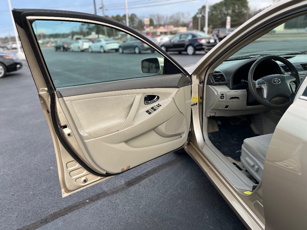 Toyota Camry 4dr Sdn I4 Man (Natl) 2010