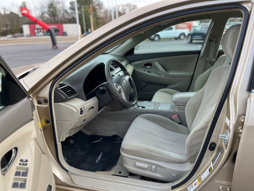 Toyota Camry 4dr Sdn I4 Man (Natl) 2010