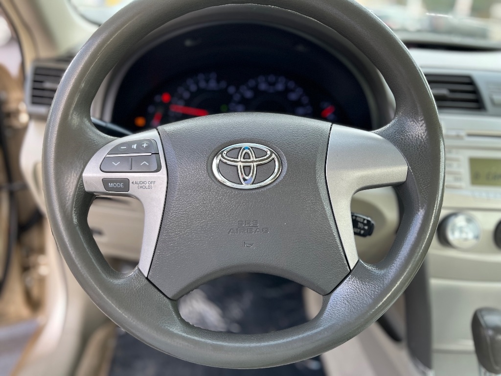 Toyota Camry 4dr Sdn I4 Man (Natl) 2010