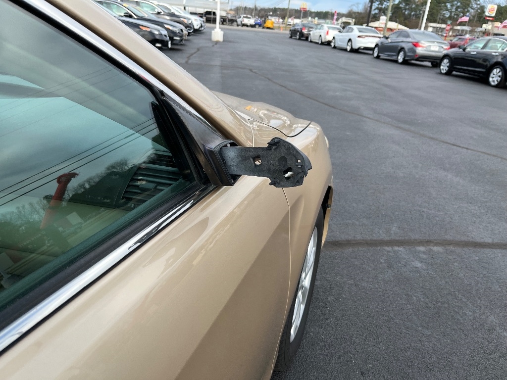 Toyota Camry 4dr Sdn I4 Man (Natl) 2010