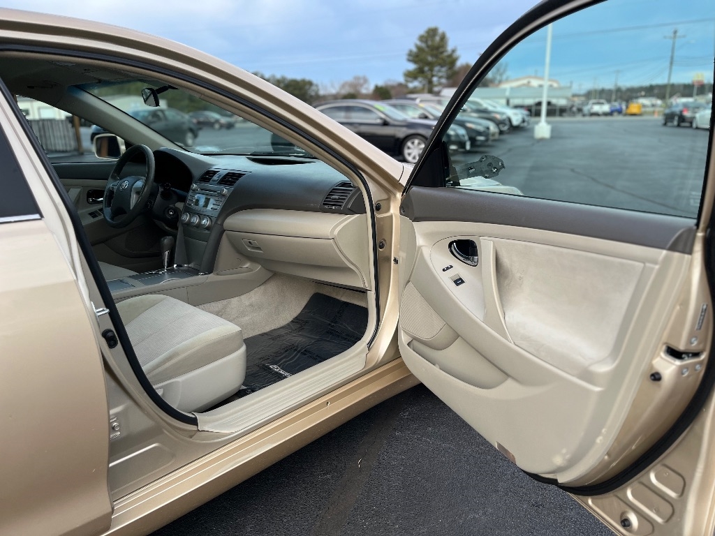 Toyota Camry 4dr Sdn I4 Man (Natl) 2010