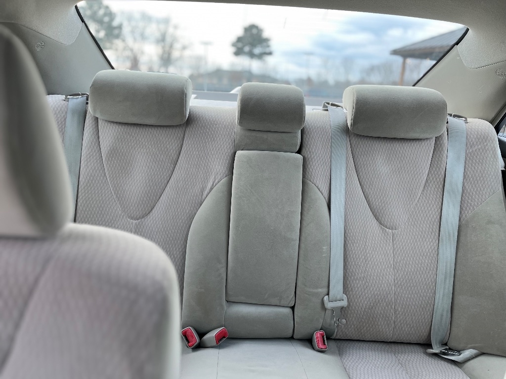 Toyota Camry 4dr Sdn I4 Man (Natl) 2010