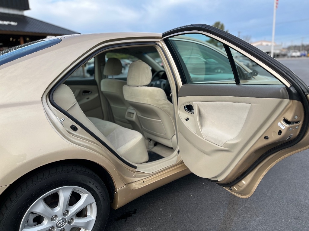 Toyota Camry 4dr Sdn I4 Man (Natl) 2010