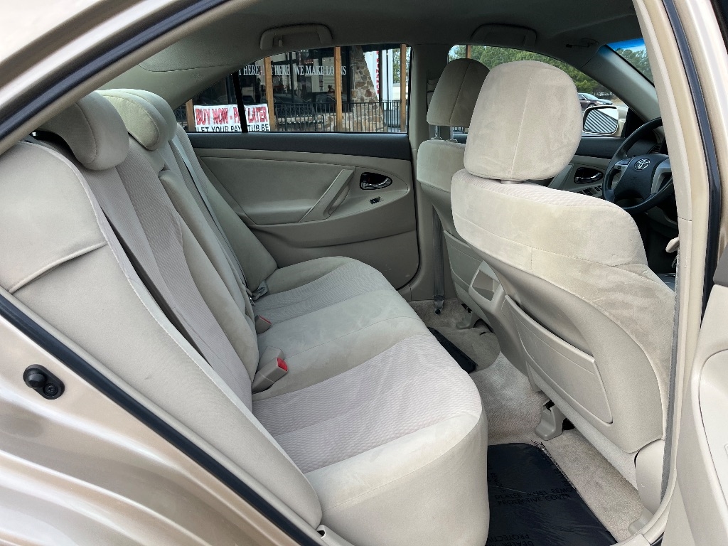 Toyota Camry 4dr Sdn I4 Man (Natl) 2010