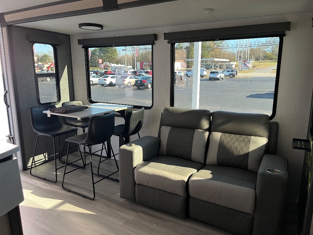 Forest River Cardinal  2025