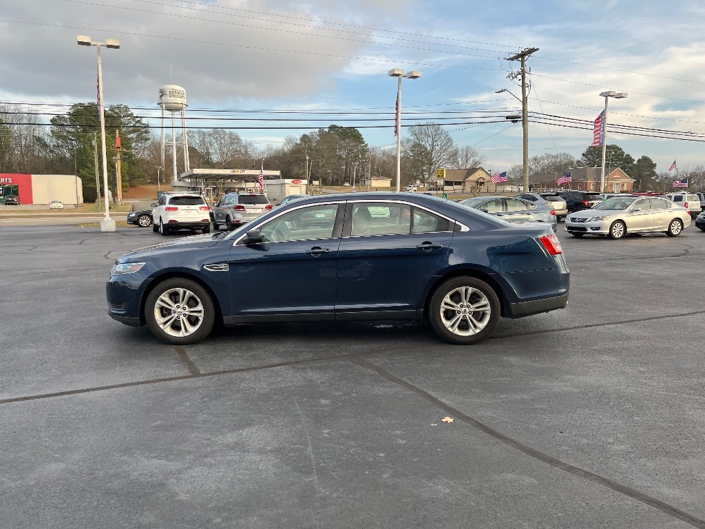 Ford Taurus 4dr Sdn SE FWD 2016