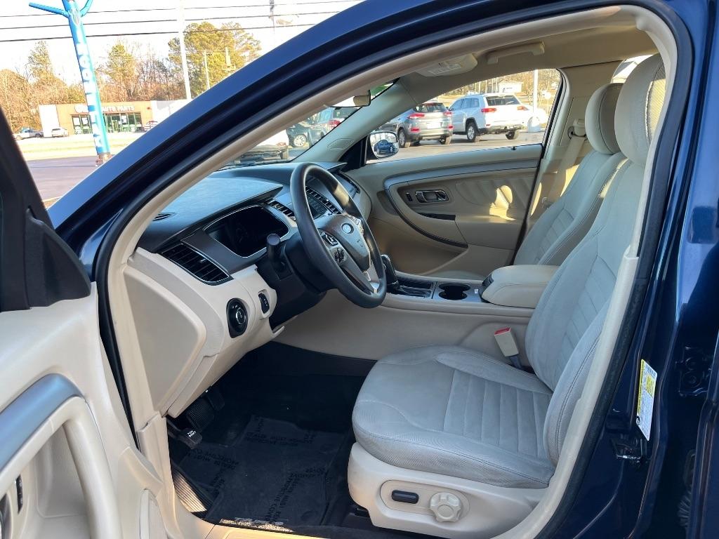 Ford Taurus 4dr Sdn SE FWD 2016