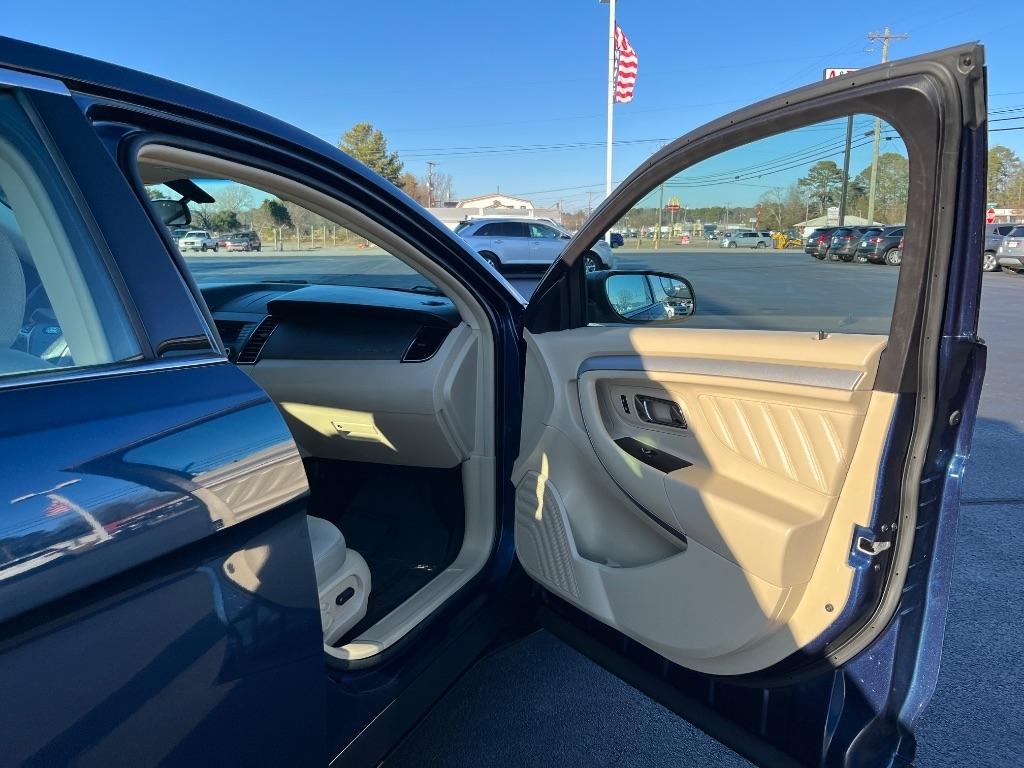 Ford Taurus 4dr Sdn SE FWD 2016