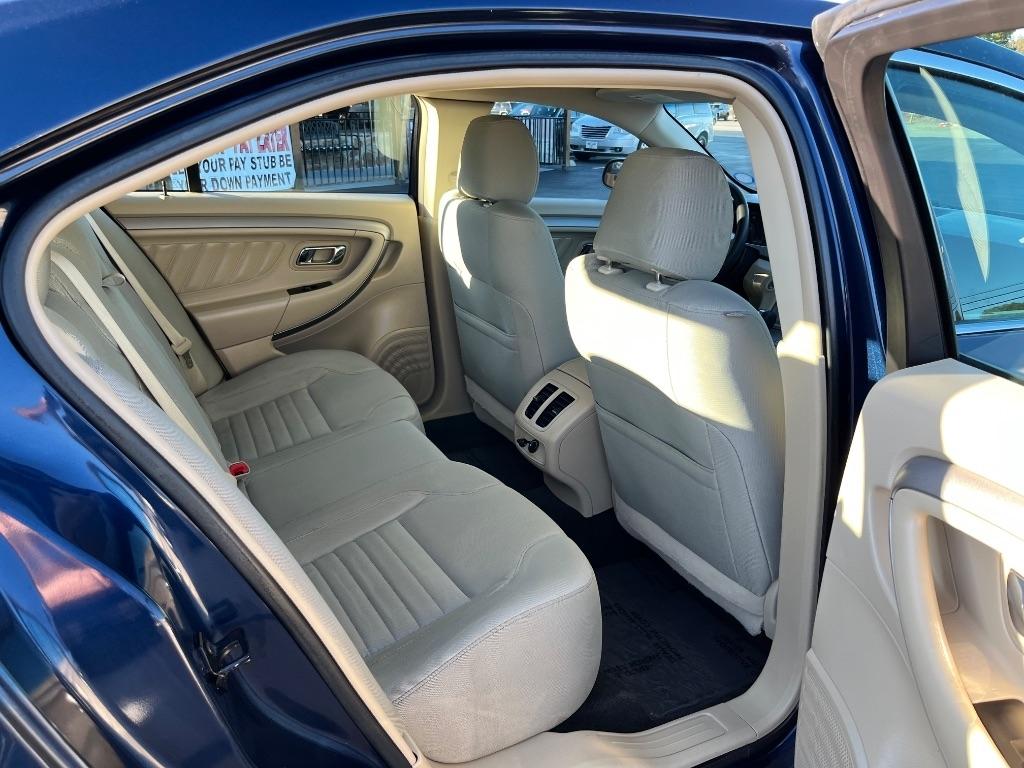 Ford Taurus 4dr Sdn SE FWD 2016