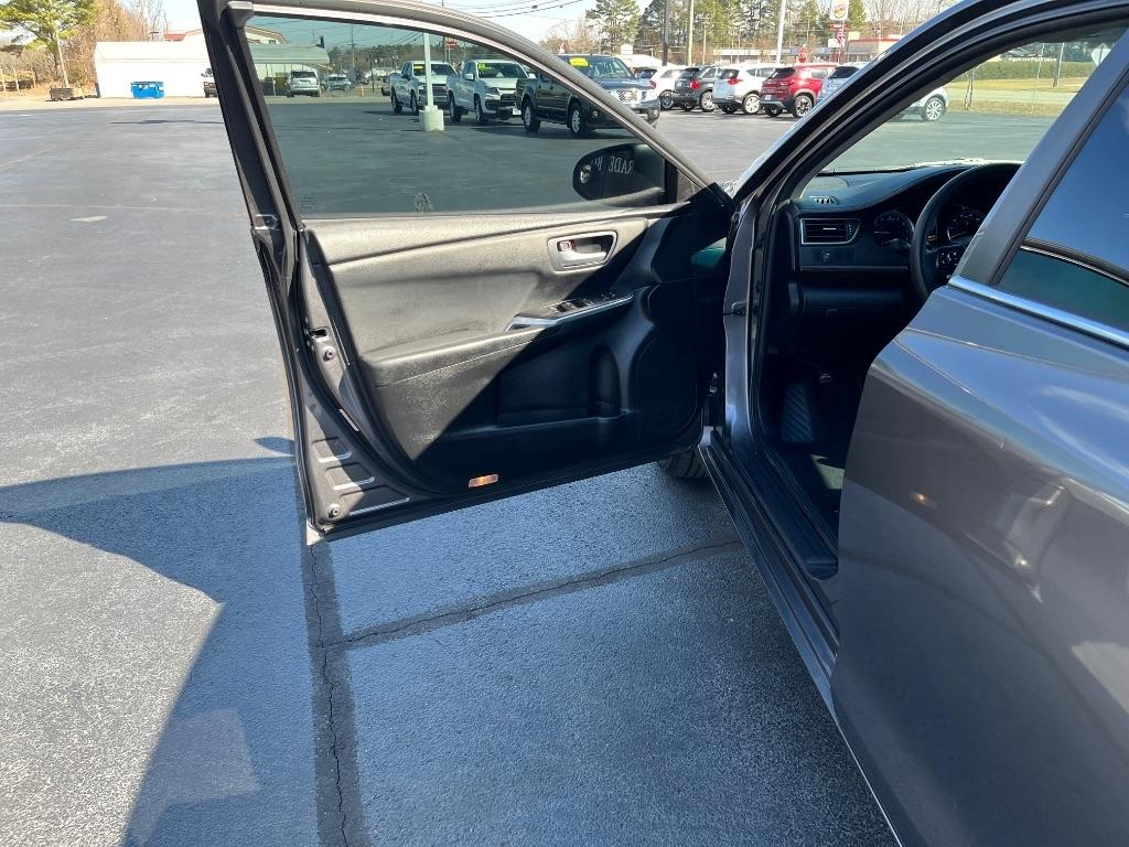 Toyota Camry 4dr Sdn I4 Auto SE w/Special Edition Pkg (Natl) 2016