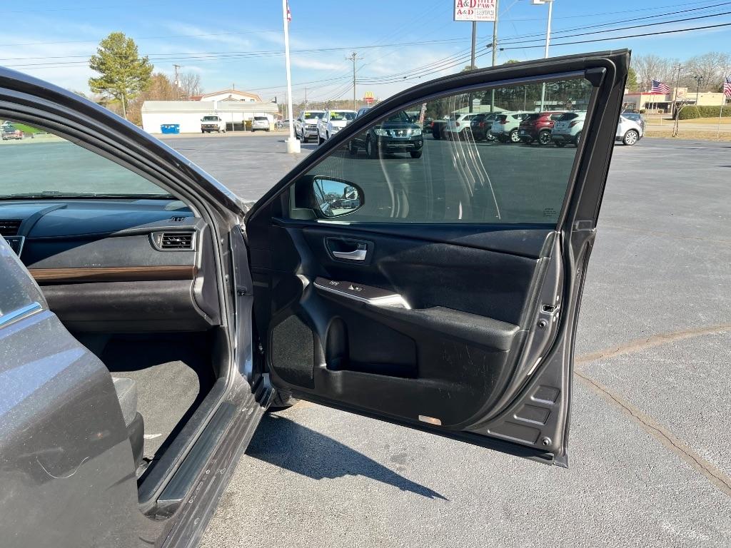 Toyota Camry 4dr Sdn I4 Auto SE w/Special Edition Pkg (Natl) 2016