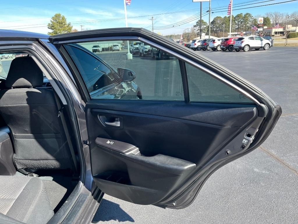 Toyota Camry 4dr Sdn I4 Auto SE w/Special Edition Pkg (Natl) 2016