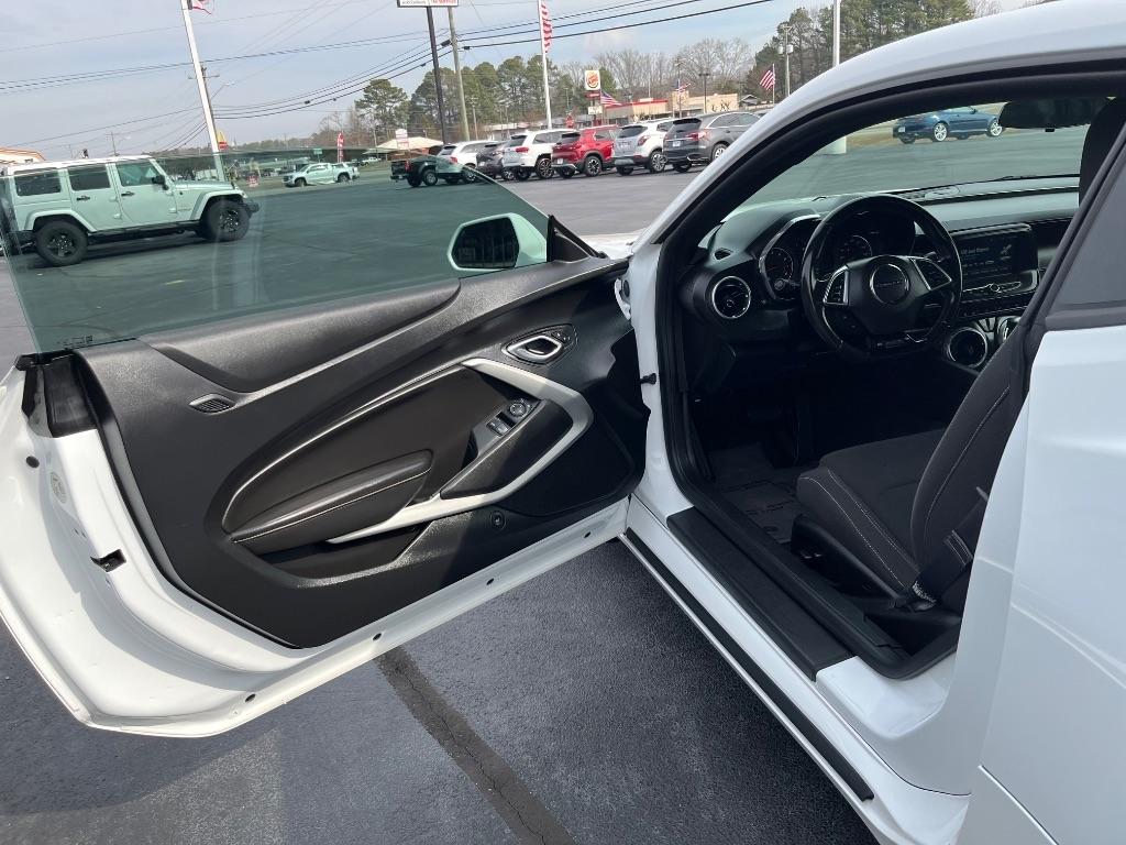 Chevrolet Camaro 2dr Cpe 1LT 2017