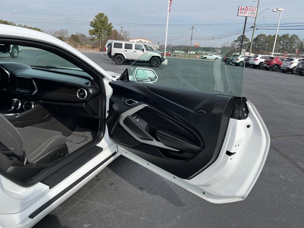 Chevrolet Camaro 2dr Cpe 1LT 2017