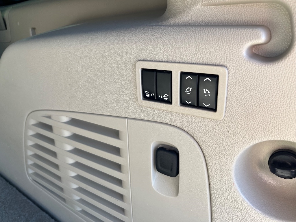 Cadillac Escalade ESV 4WD 4dr Premium Collection 2016