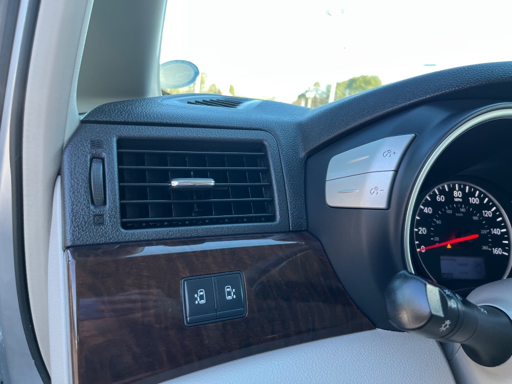 Nissan Quest 4dr Platinum 2015