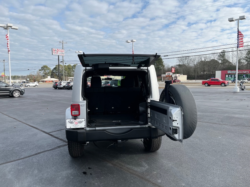 Jeep Wrangler Unlimited 4WD 4dr Sahara 2012